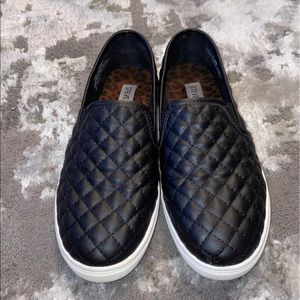 Steve Madden girl slip on